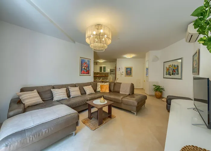 Iva - Znjan Apartmán *