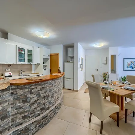 Iva - Znjan Διαμέρισμα *