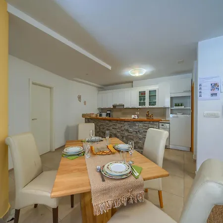 Iva - Znjan Apartment Split